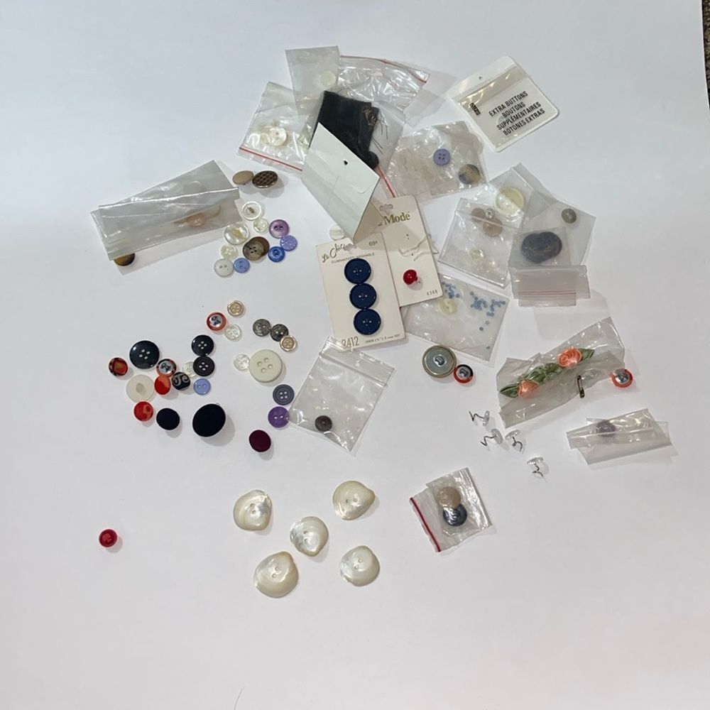 Lot Multiple Buttons Sewing - Picture 4 of 9